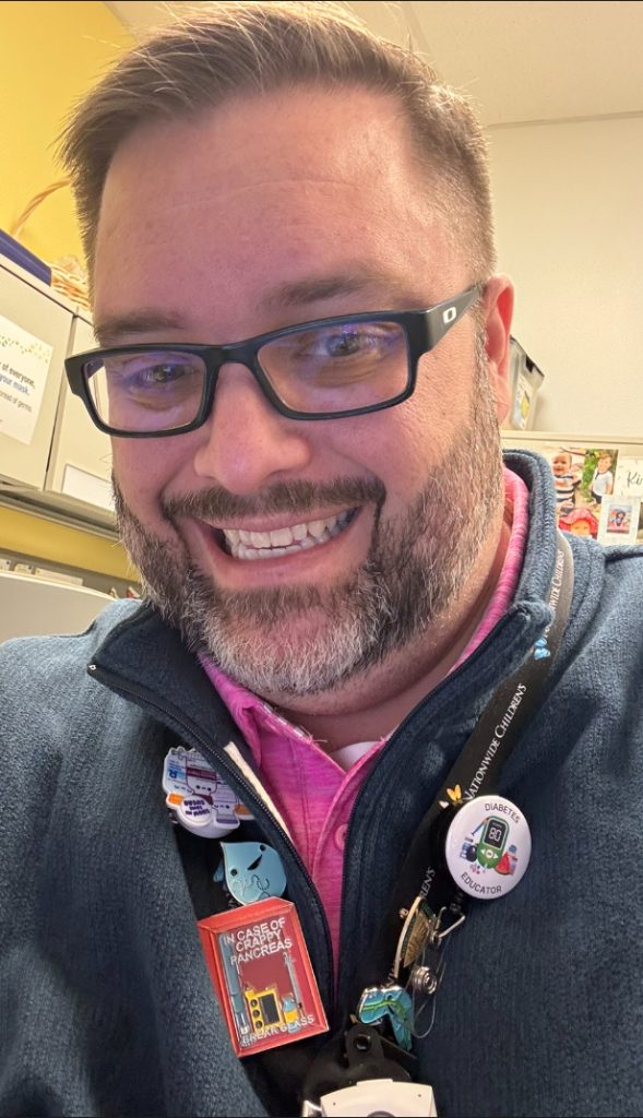 Smiling man with glasses in office.
